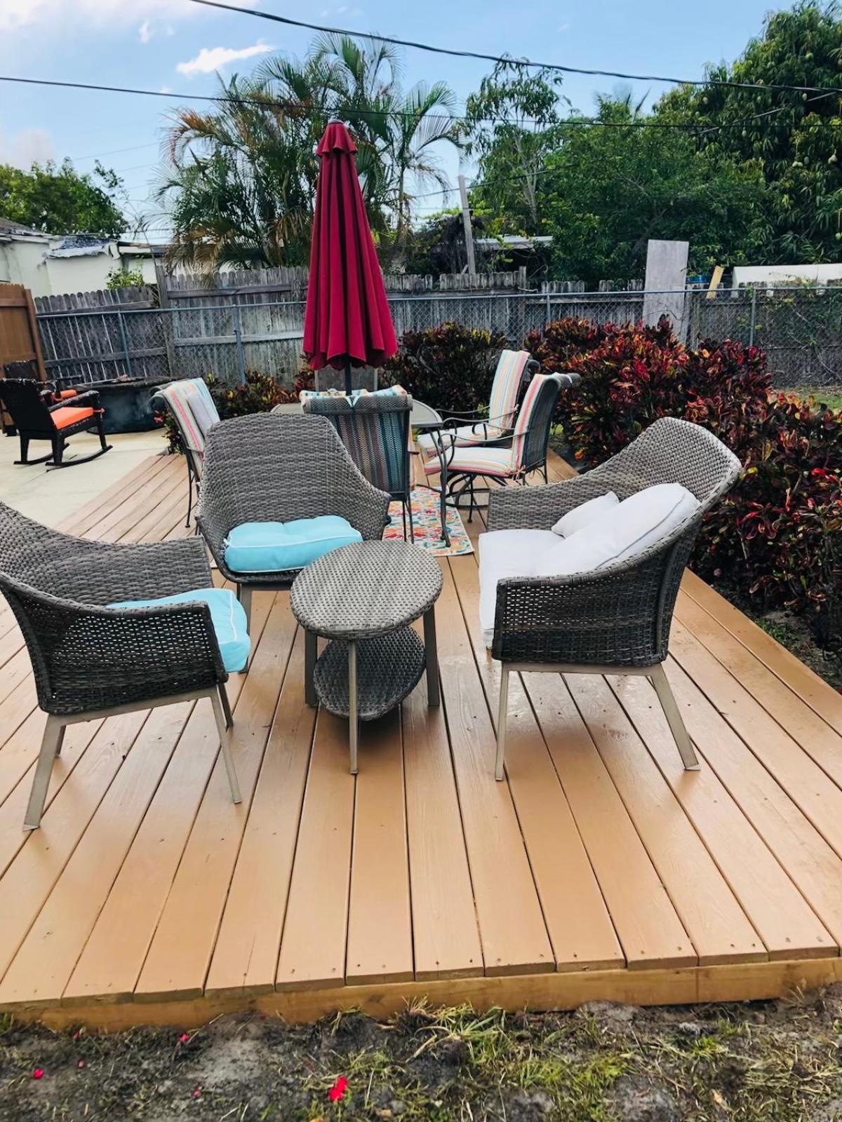 5 Min To Beach Large Living Room Fenced Backyard Bbq Firepit Driveway Boat Parking レイク・ワース エクステリア 写真